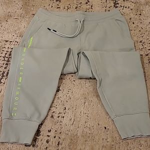 Under Armour jogging pants size large loose fit